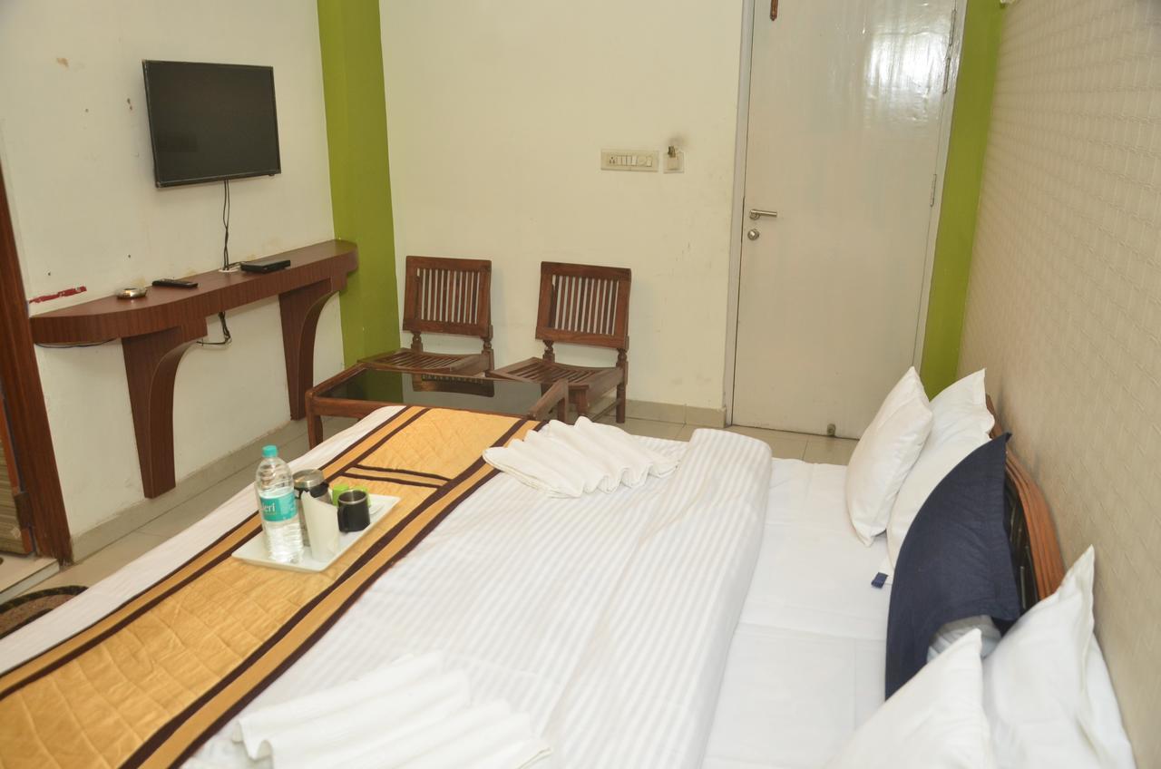 Oyo 8076 Hotel Europe Plaza Lucknow Exterior foto