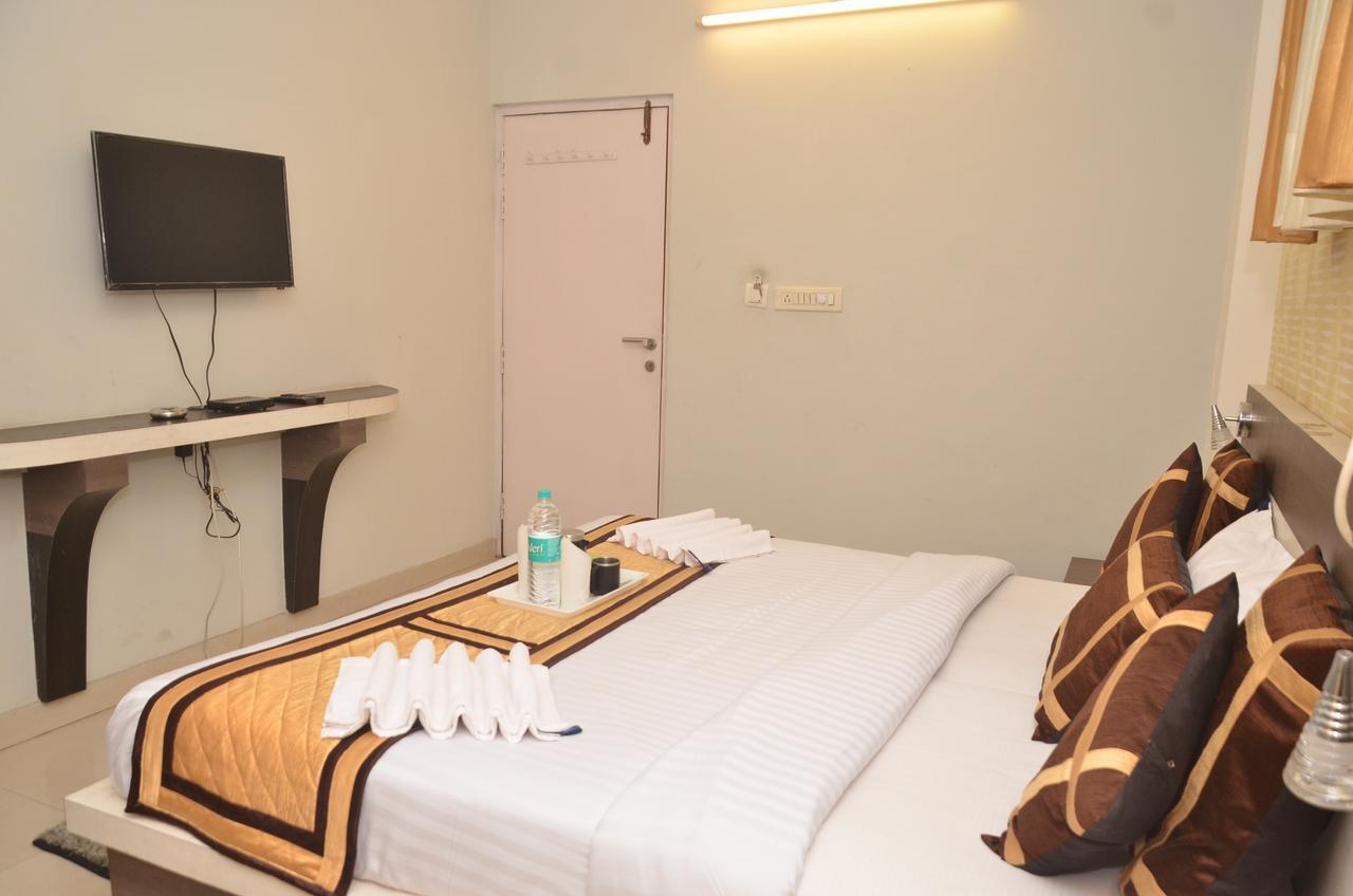 Oyo 8076 Hotel Europe Plaza Lucknow Exterior foto