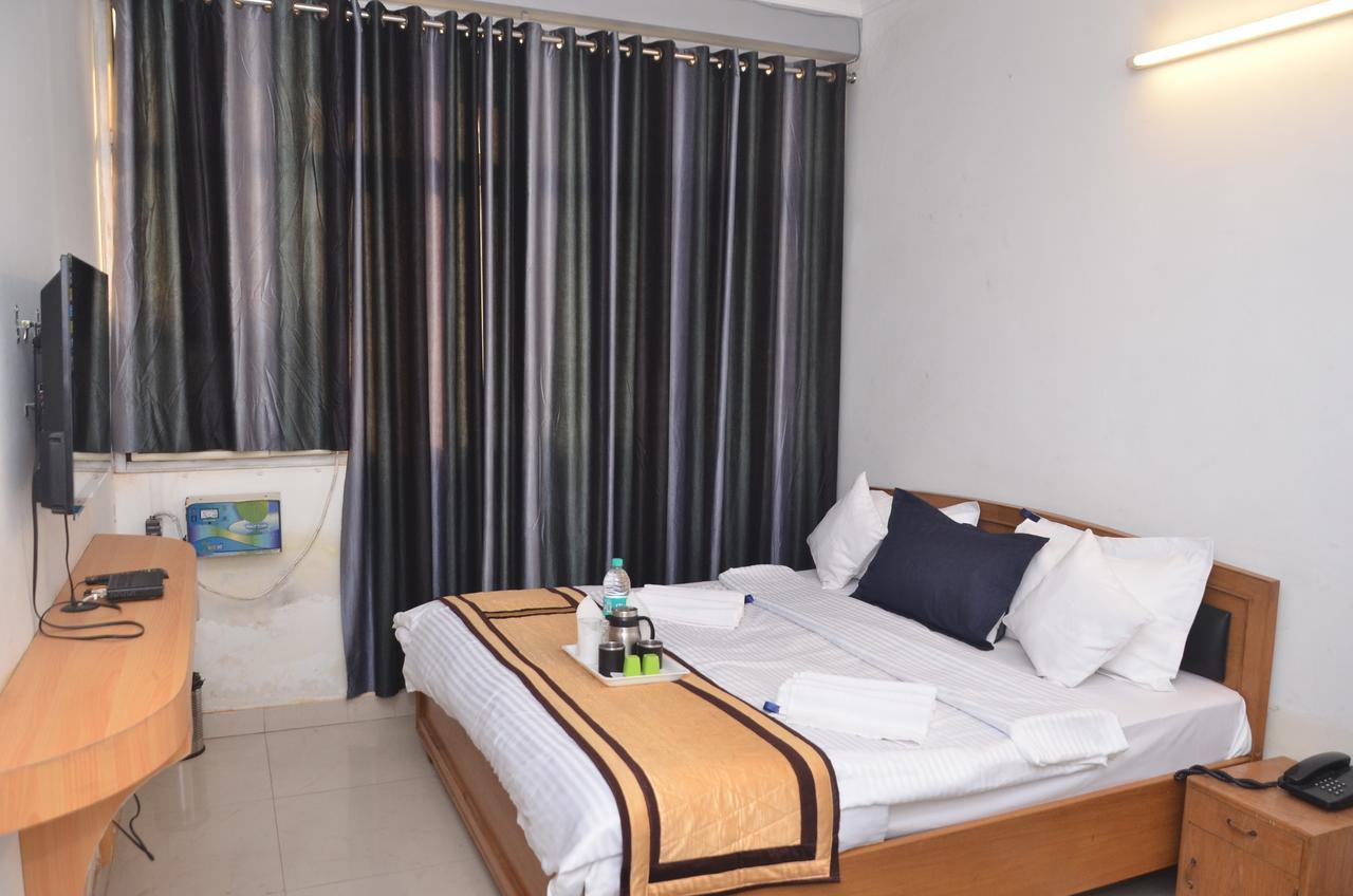 Oyo 8076 Hotel Europe Plaza Lucknow Exterior foto