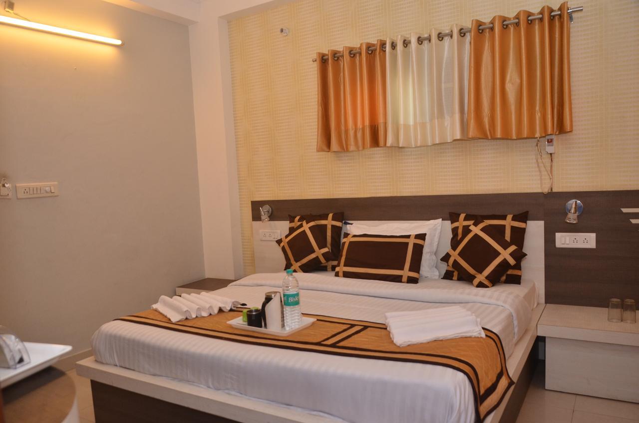 Oyo 8076 Hotel Europe Plaza Lucknow Exterior foto