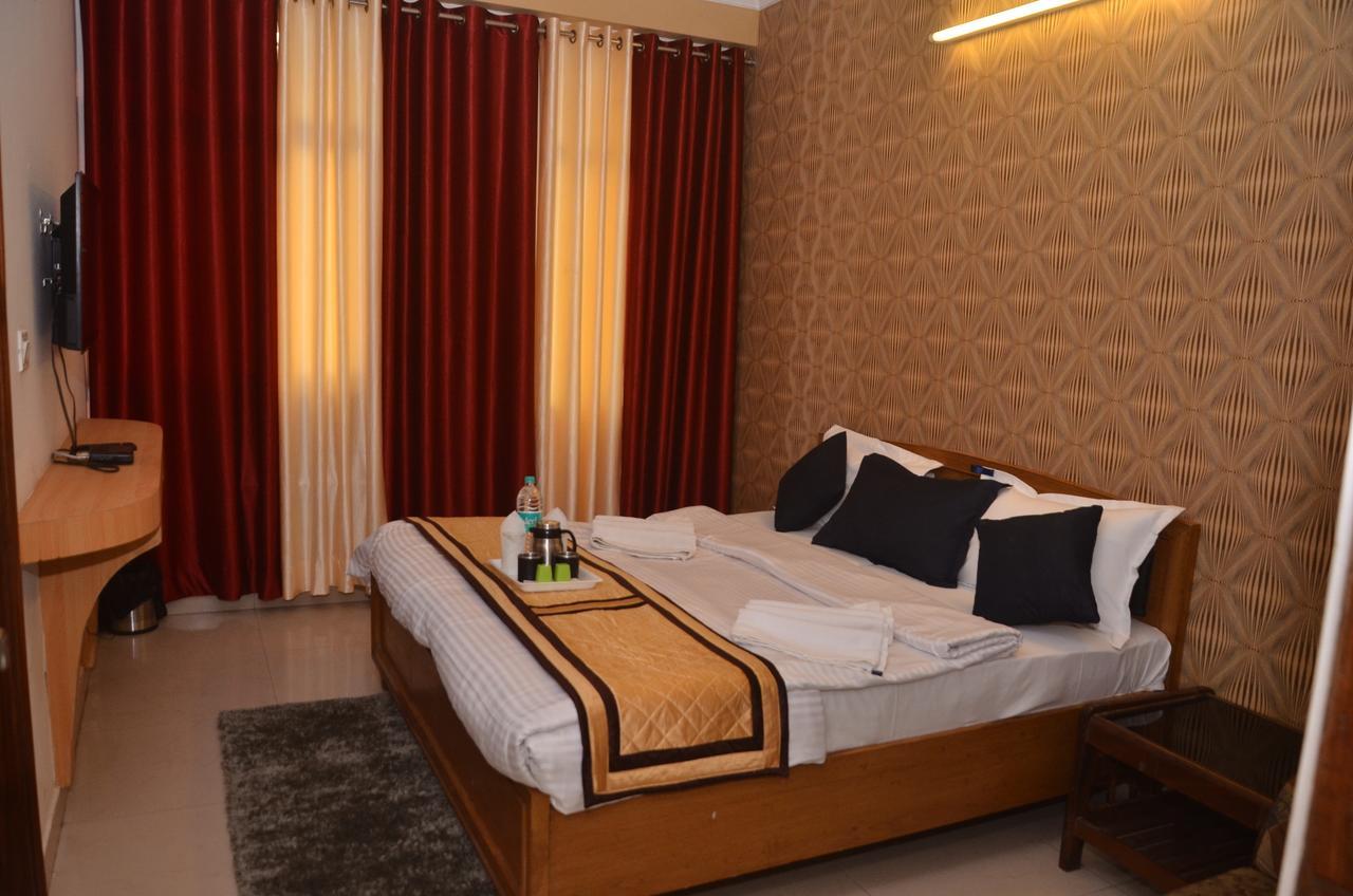 Oyo 8076 Hotel Europe Plaza Lucknow Exterior foto